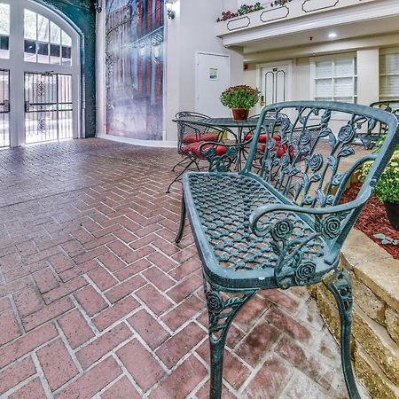 Plaza Suites Downtown New Orleans Exteriör bild
